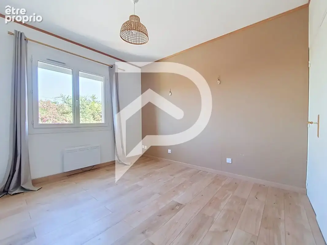 Appartement  T4 80m²  terrasse et parking - photo 12