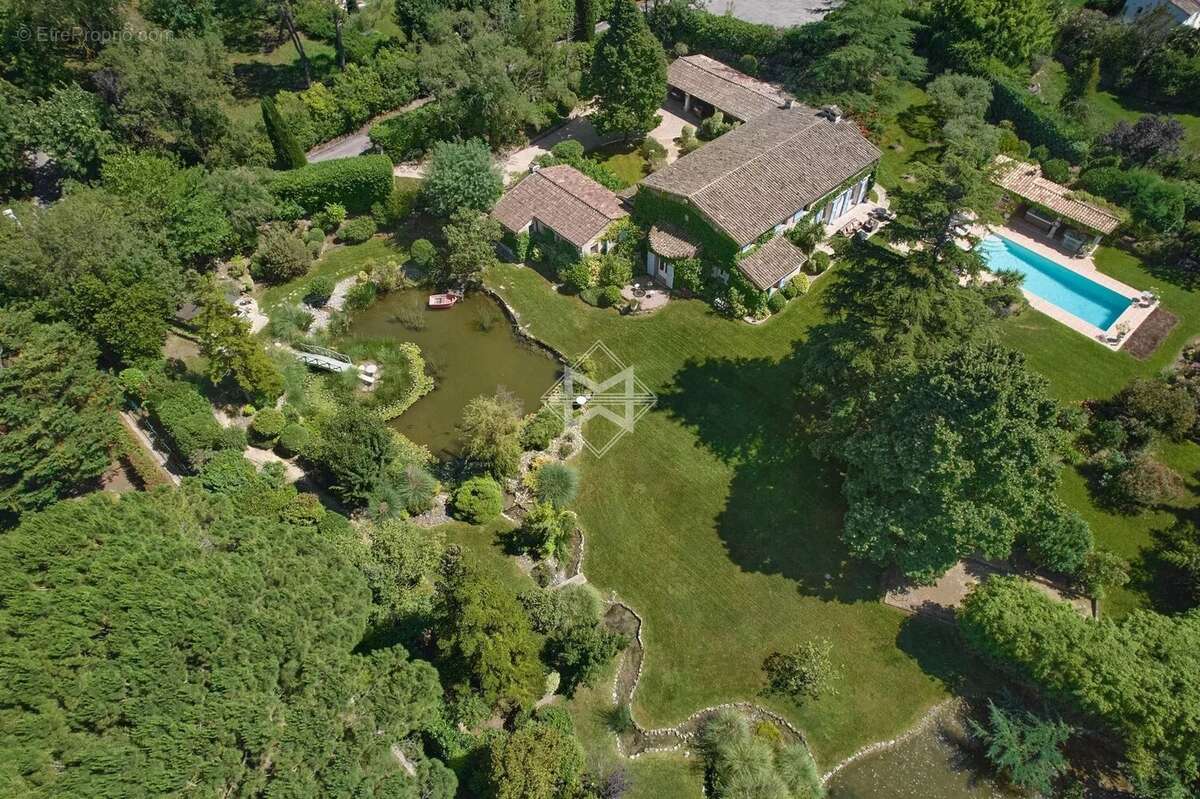 Propriété provençale d'exception dans un domaine fermé - photo 5