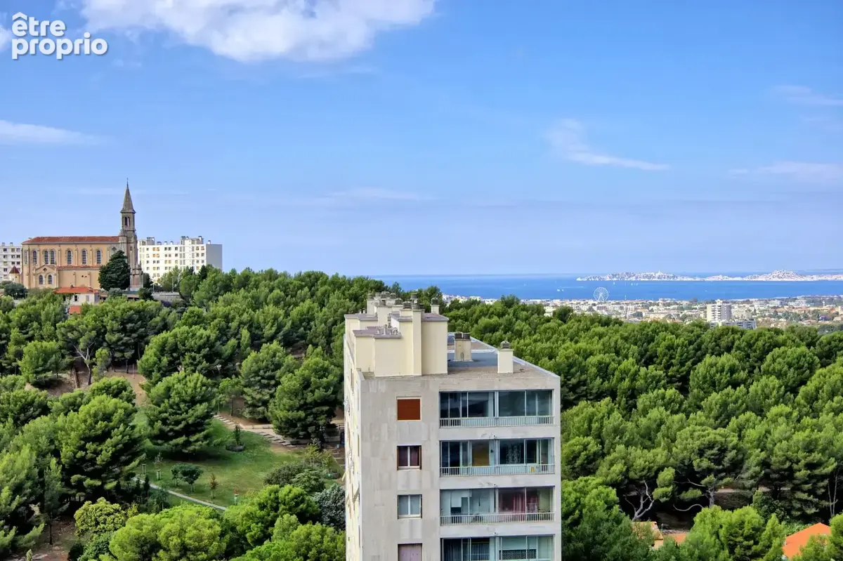 La Rouvière. Appartement T4/T5 de 86 m² en étage élevé avec triple exposition, vue mer et collines. - photo 3