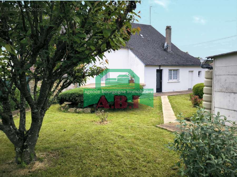 58,  Maison habitable de suite à rafraichir au gout du jour - de plain-pied sur 2345m2 de terrain. - photo 3