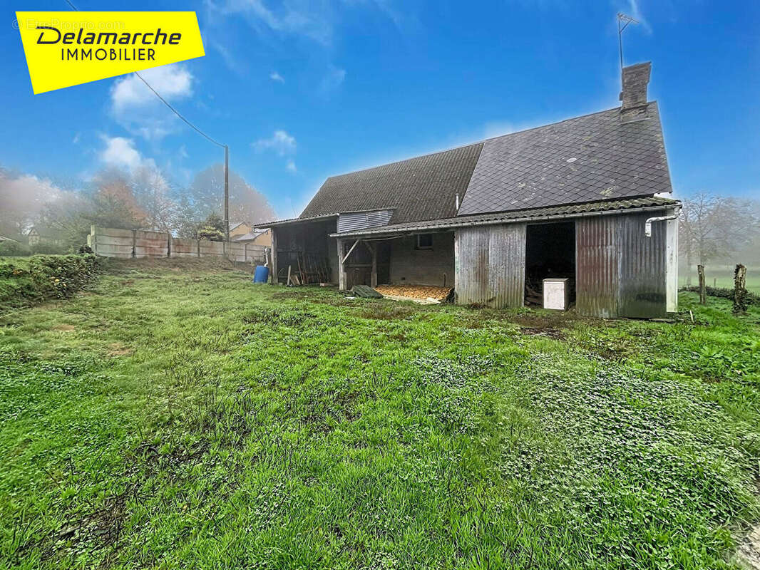 Maison à SAINT-GEORGES-DE-LIVOYE