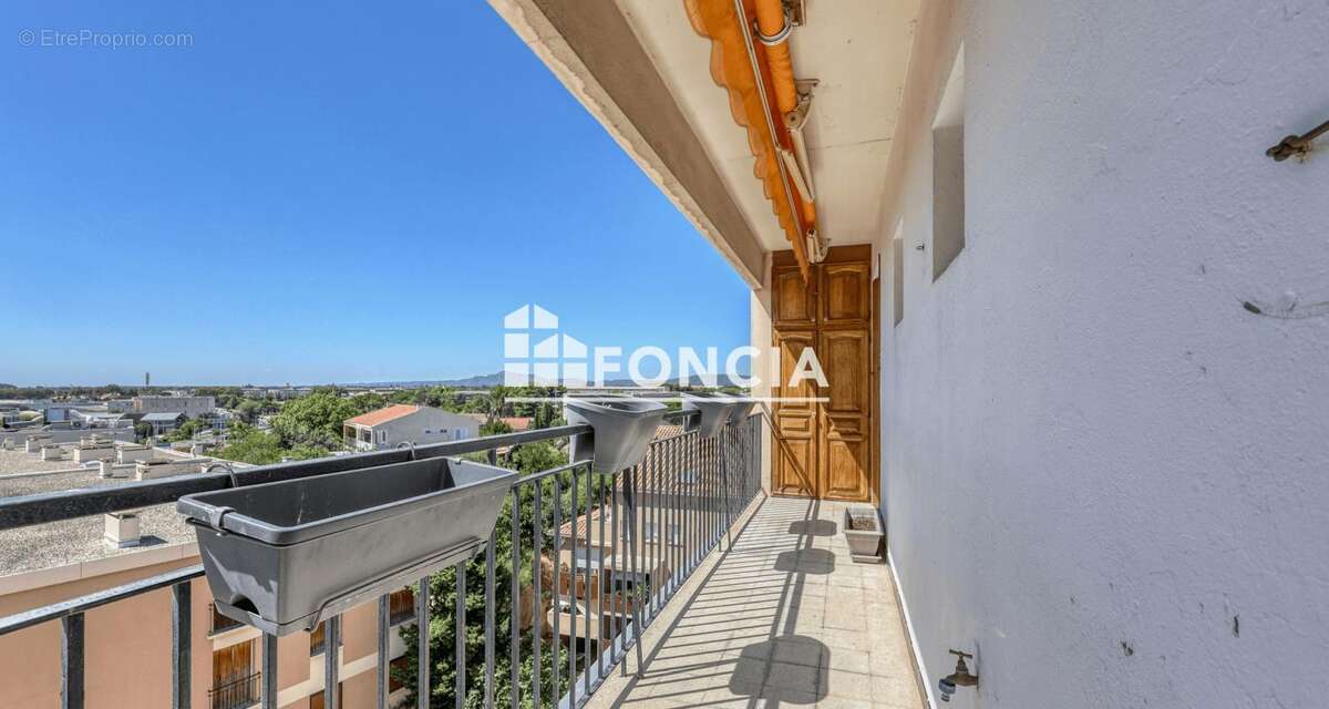 SALON-DE-PROVENCE : Appartement traversant de type 3 de 89 m2, en dernier étage avec ascenseur et avec garage - photo 10