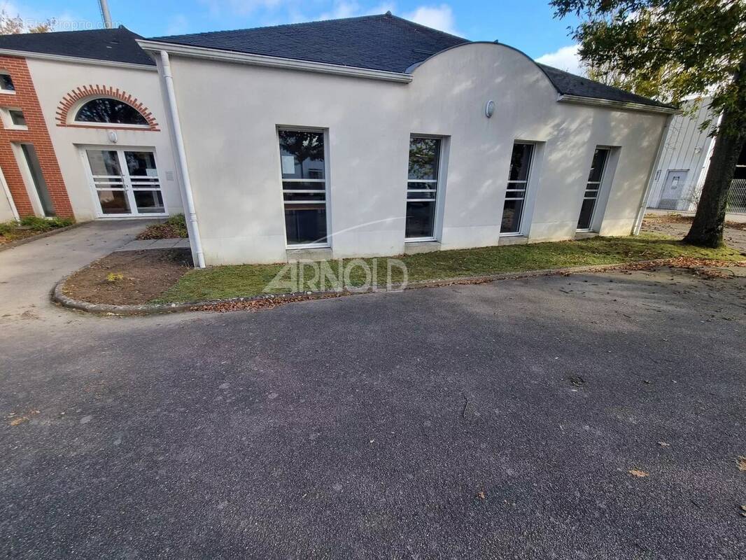 Commerce à SAINTE-LUCE-SUR-LOIRE