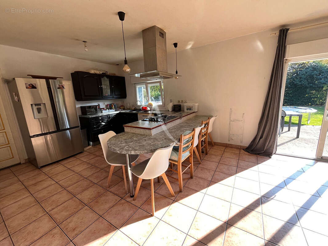 Maison à MONTIGNE-LE-BRILLANT