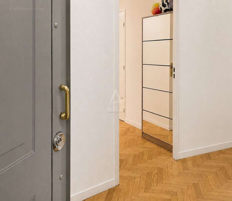 Appartement à COURBEVOIE