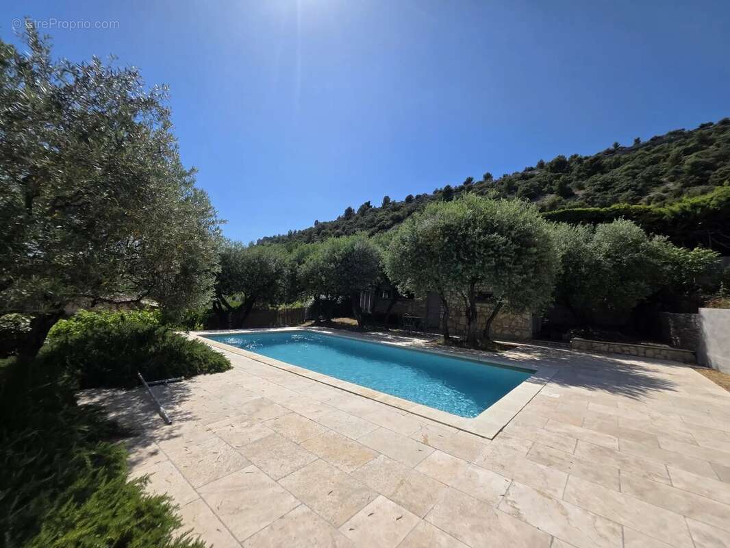 Maison à SAINT-SATURNIN-LES-APT
