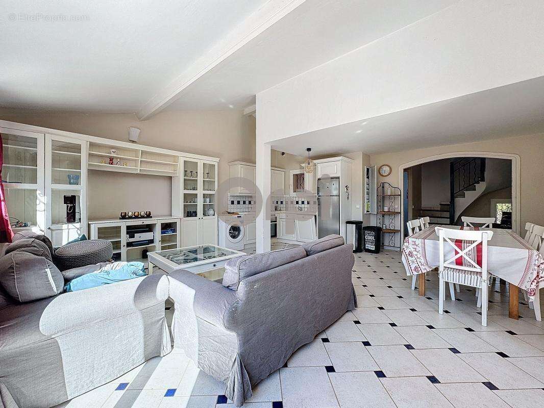 Maison à ROQUEBRUNE-SUR-ARGENS