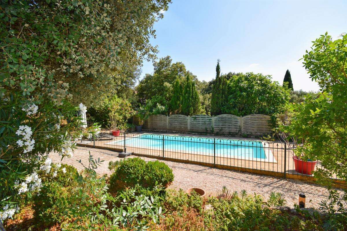 Maison à VERS-PONT-DU-GARD