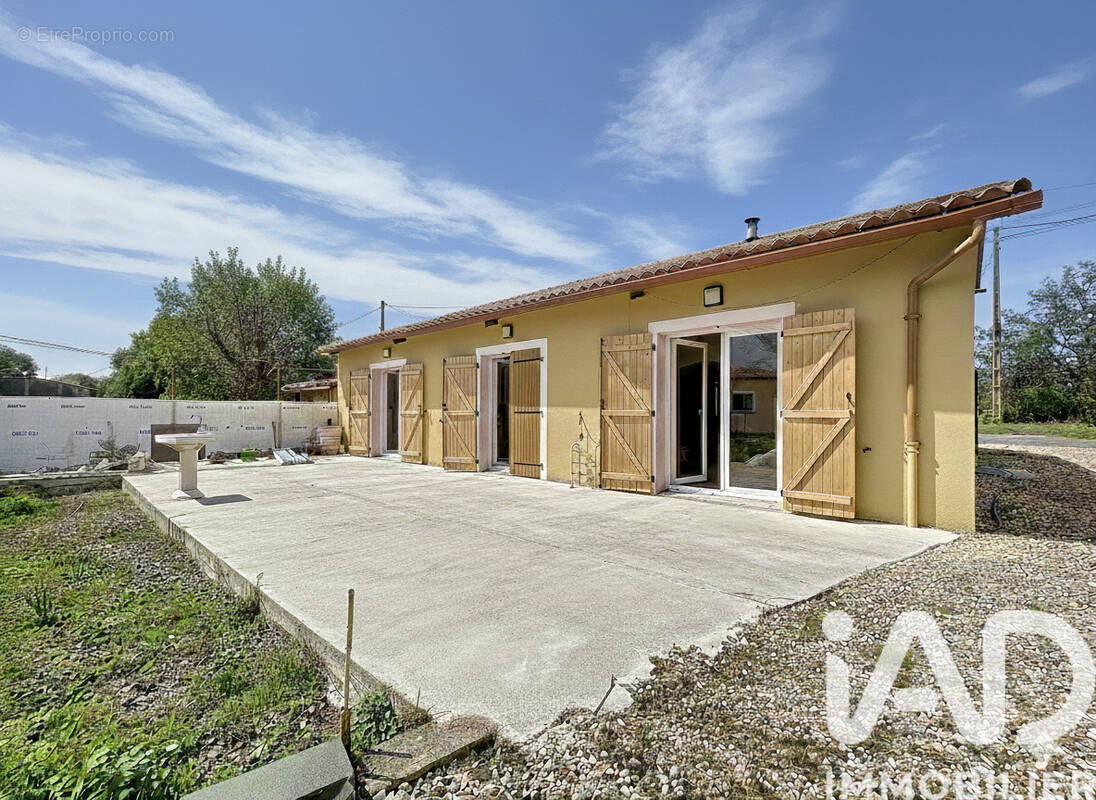 Photo 1 - Maison à LA ROCHE-CHALAIS