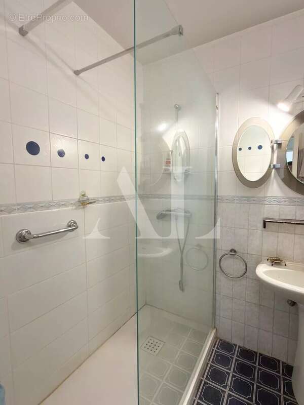 Appartement à VALLAURIS