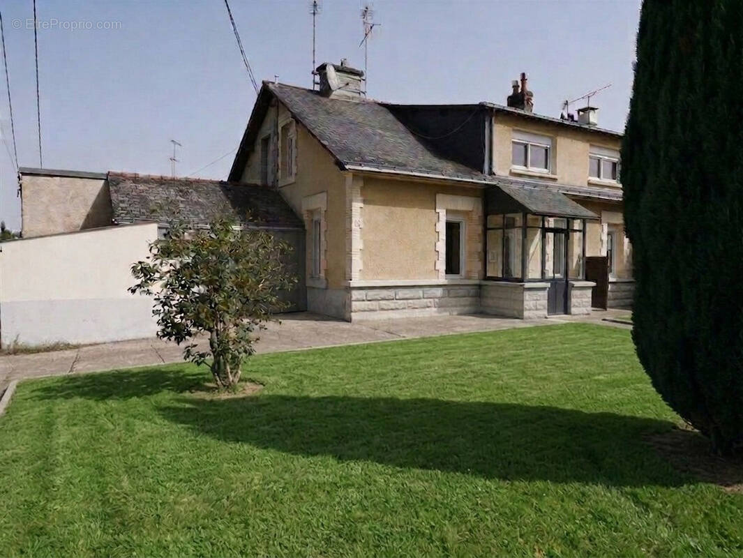 Maison à NYOISEAU
