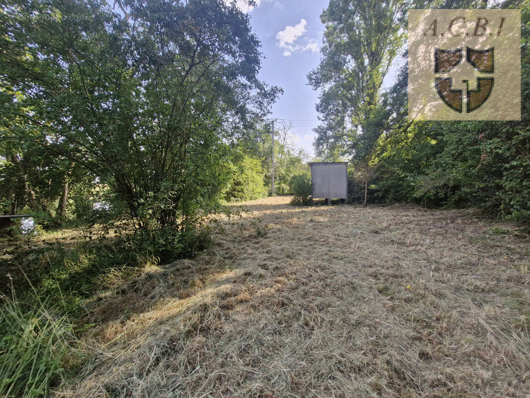Terrain à PEZOU