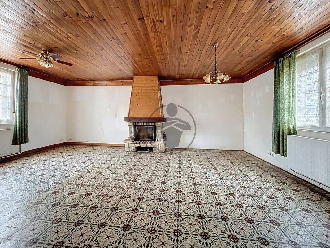 Maison à MONTBREHAIN