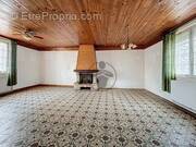 Maison à MONTBREHAIN