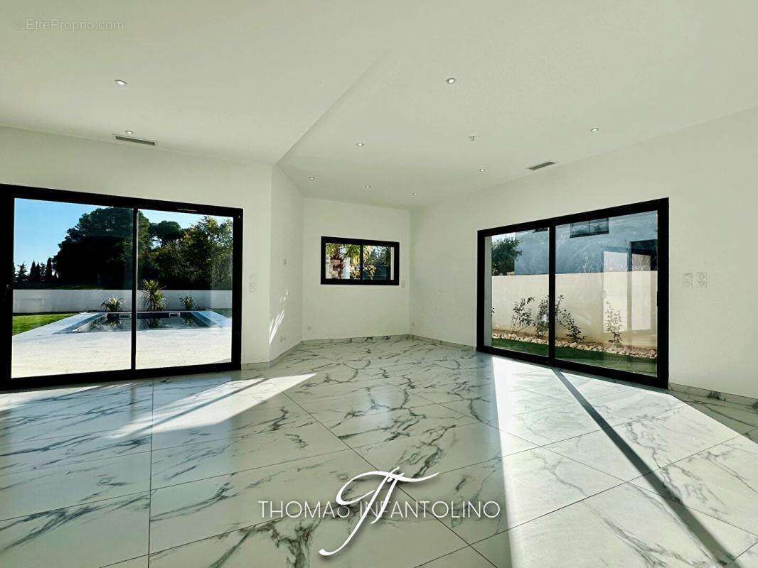 Villa d'architecte 175 m2 - piscine - vue montagne noire - garage - photo 10