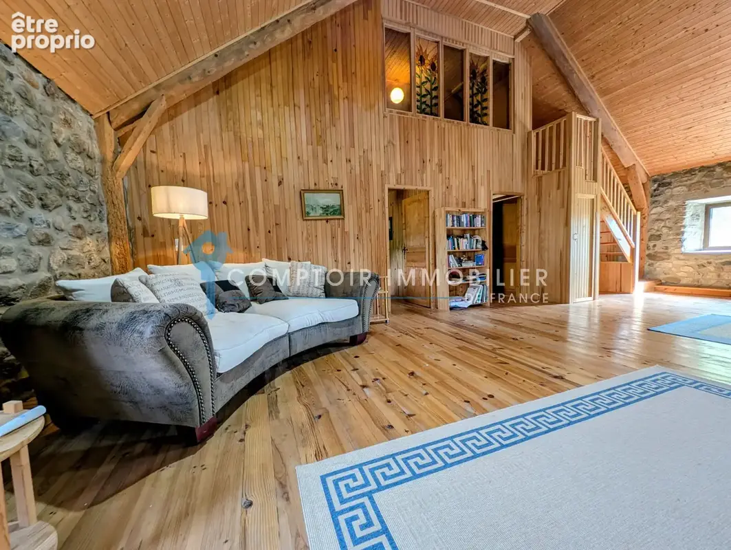 Dépt. 07 - A VENDRE à USCLADES-ET-RIEUTORD - Grande Ferme rénovée de 250 m2 environ - Parcelles 3.466 m2 - photo 21