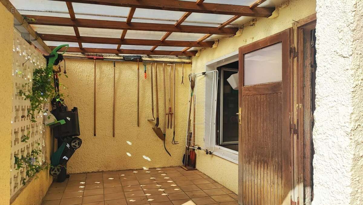 Maison à SAINT-LAURENT-DE-LA-SALANQUE