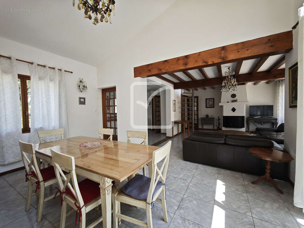 Magnifique propriété de deux appartements au calme de la nature! Vue exceptionnelle sur les montagnes! - photo 33