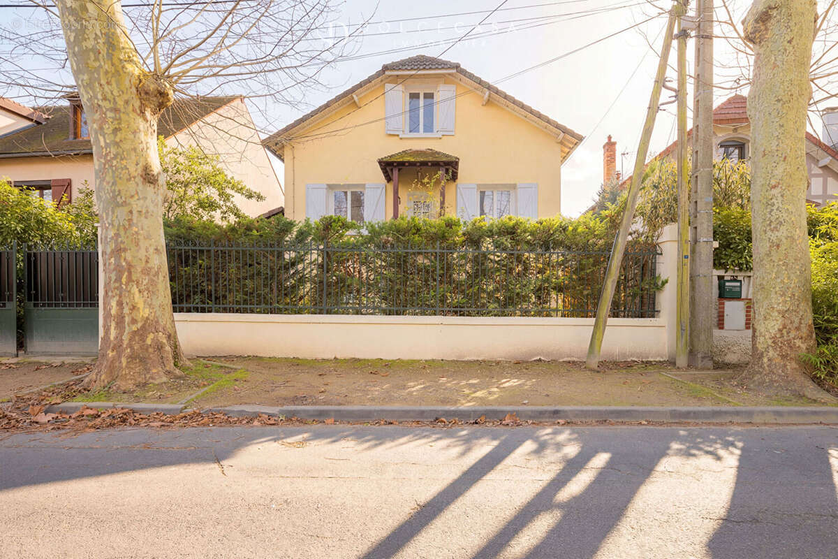 Maison à CHAMPS-SUR-MARNE