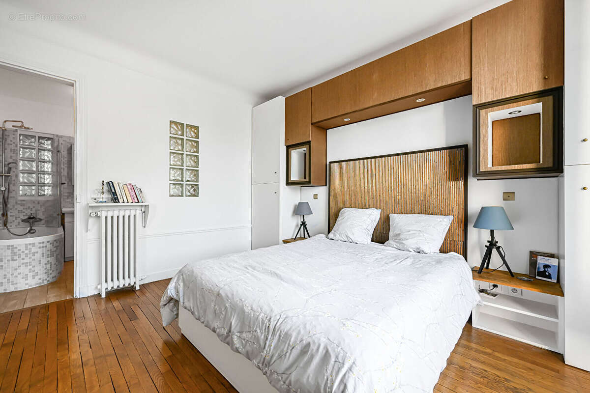 Appartement à PARIS-16E
