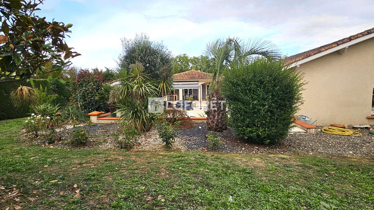 Maison à VIC-FEZENSAC