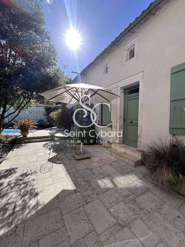 Maison Charentaise à vendre à Champniers - 5 chambres - photo 6