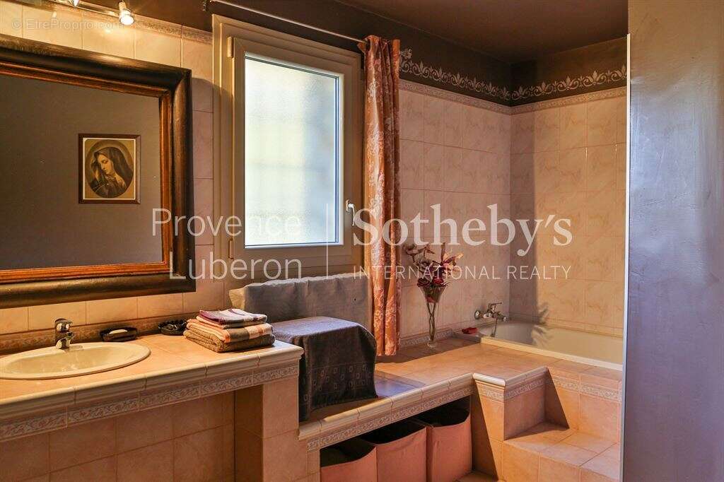 Maison à CHATEAUNEUF-DE-GADAGNE