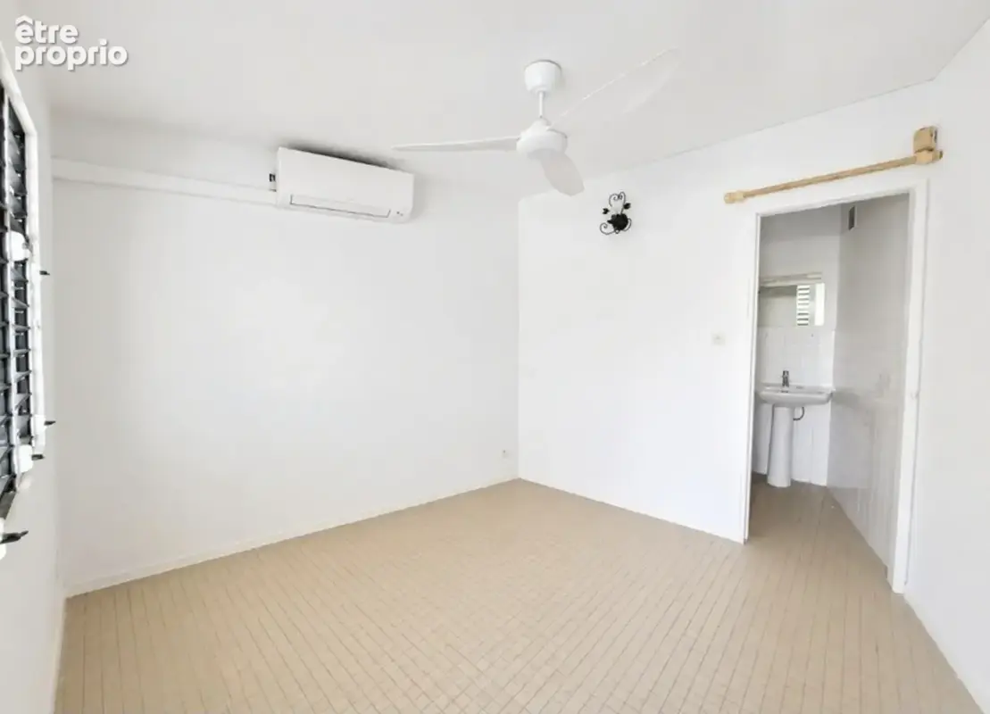 A vendre - Fort de France – Quartier Didier - Maison d'architecte – 7 Pièces – 4 Chambres + Petit T2 Indépendant - photo 23