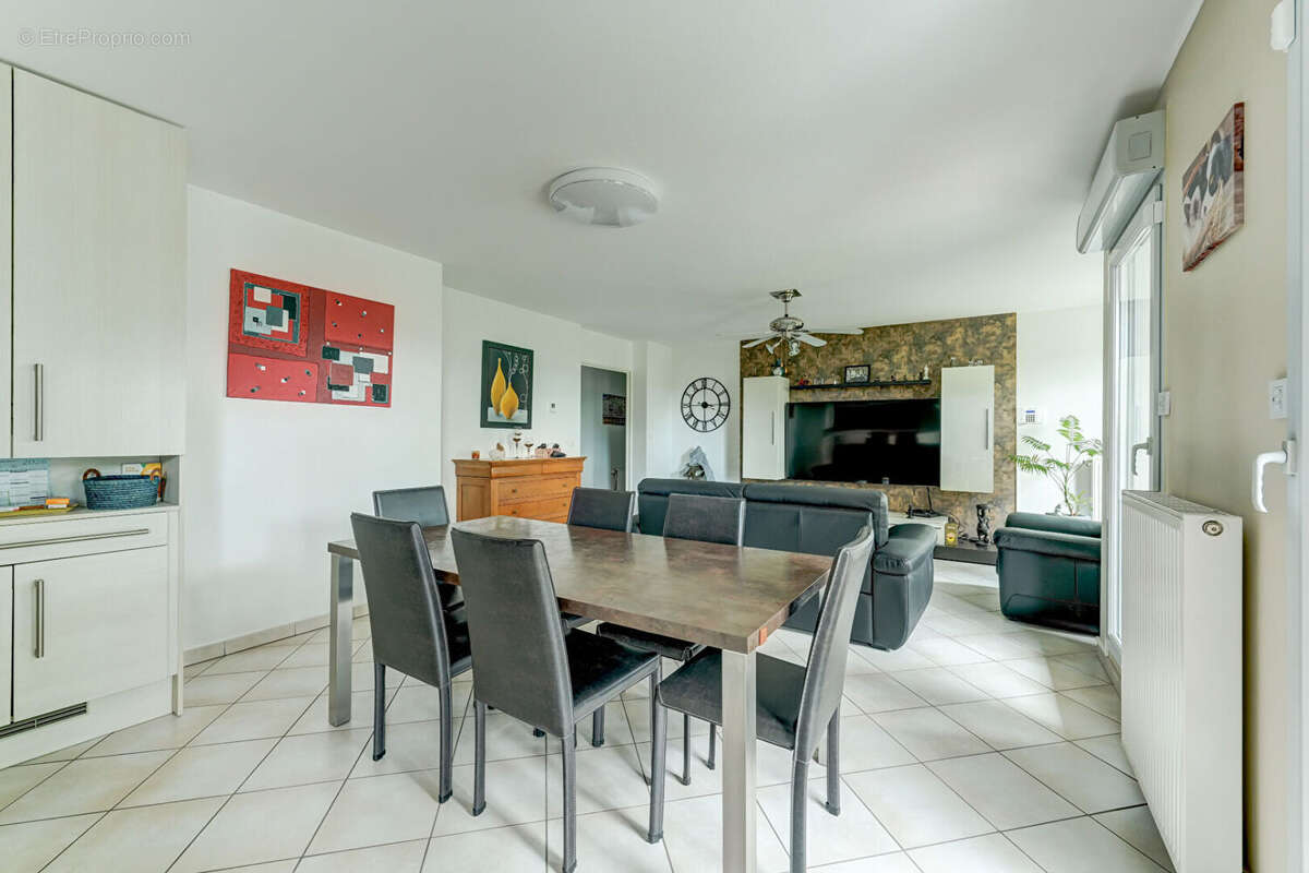Appartement à DECINES-CHARPIEU