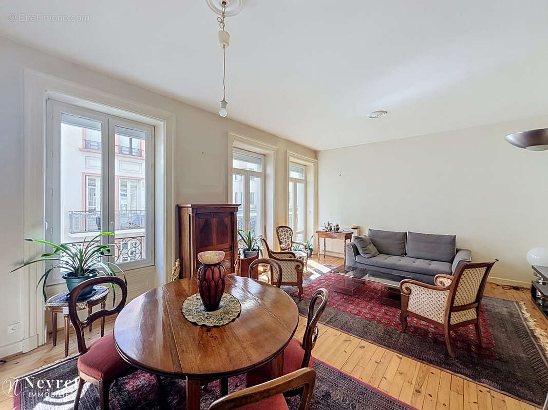 Appartement à SAINT-ETIENNE