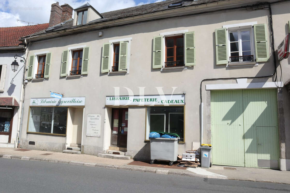 Commerce à FONTAINEBLEAU