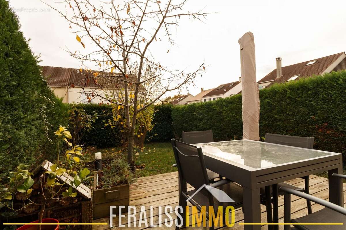 Maison à JOUY-LE-MOUTIER