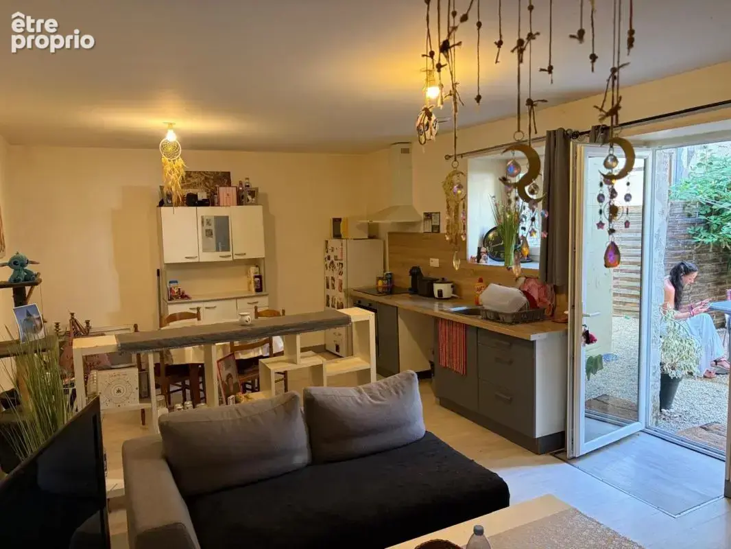 Lucon (85) coeur de ville immeuble de rapport compose de 2 appartements de type t2 locataires en place - photo 3