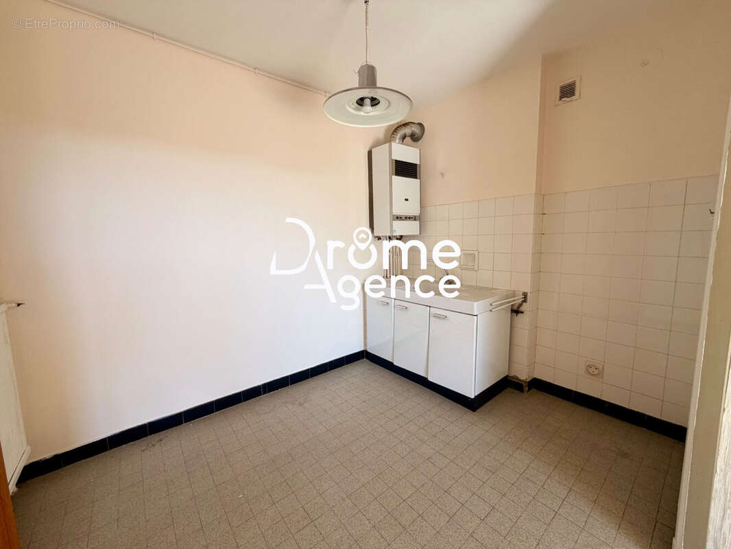 Appartement 40 m² à Bourg-Les-Valence  - photo 3
