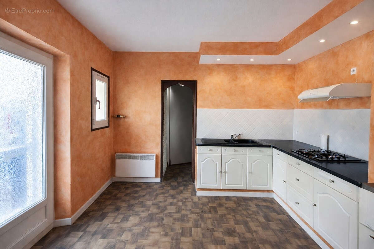 Maison à SAINT-LAURENT-D'AIGOUZE