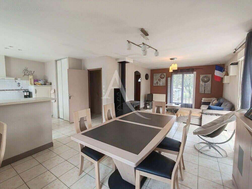 Maison à SAMBIN