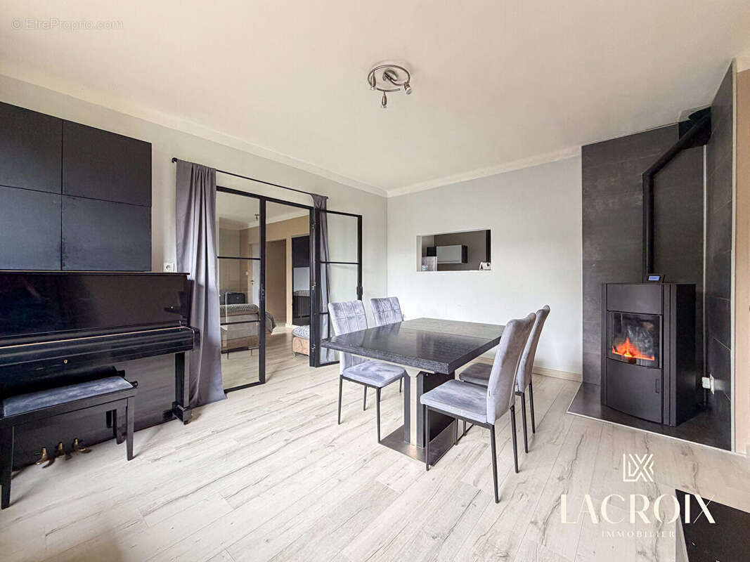 Maison à LA CHAPELLE-DES-FOUGERETZ