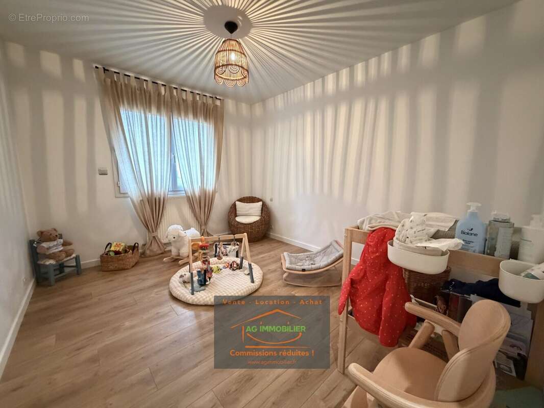 Maison à LA CHAPELLE-DES-FOUGERETZ