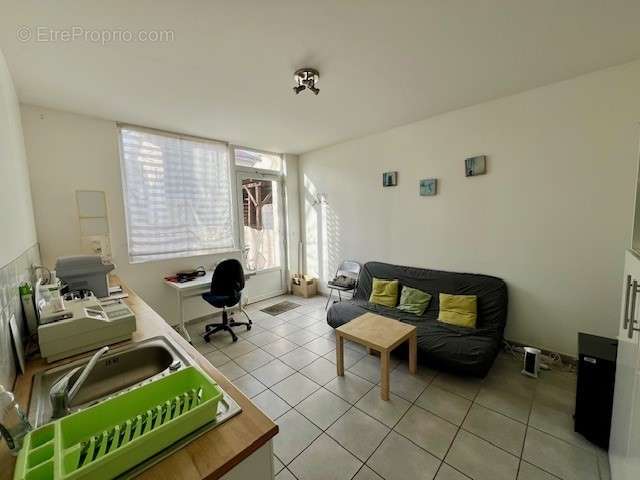   - Commerce à CROLLES