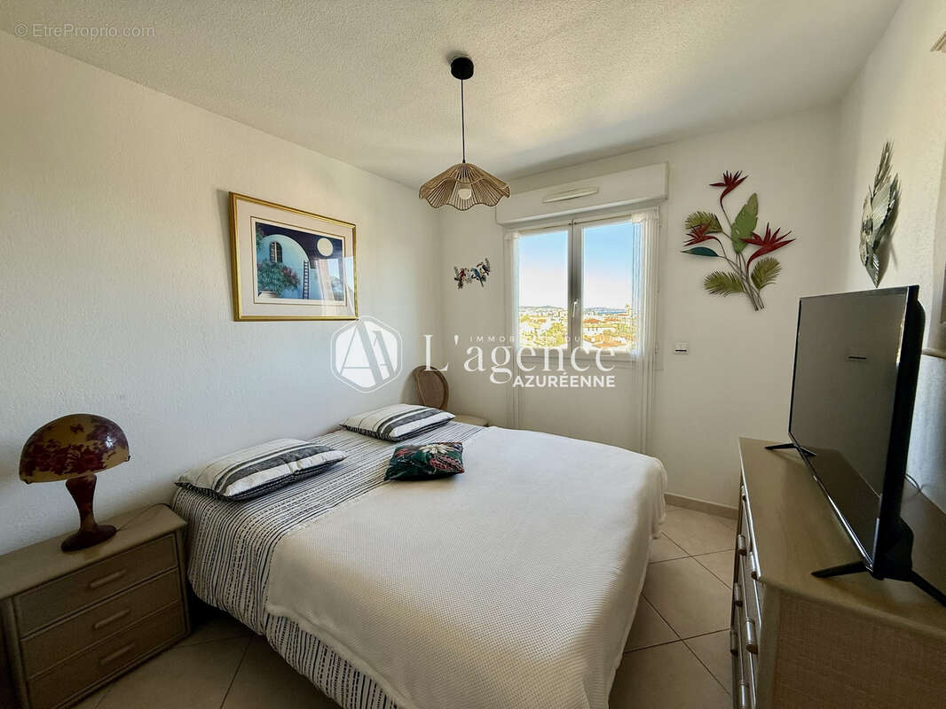 Appartement à SAINT-LAURENT-DU-VAR