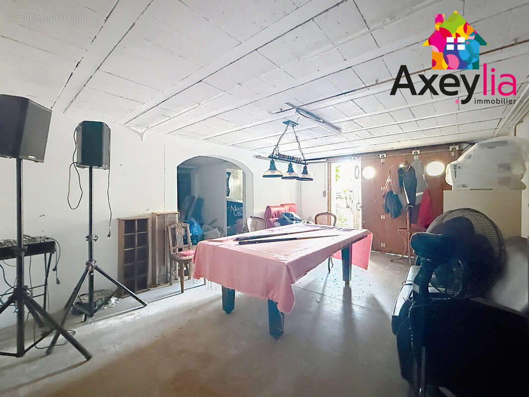 A vendre - commelle-vernay - maison à toit de chaume et semi-enterrée avec quatre chambres, terrain et piscine - photo 18