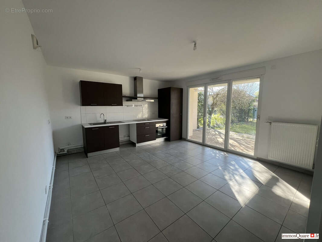 Appartement 70 m² à Crolles  - photo 2