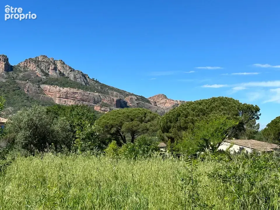 Terrain à ROQUEBRUNE-SUR-ARGENS