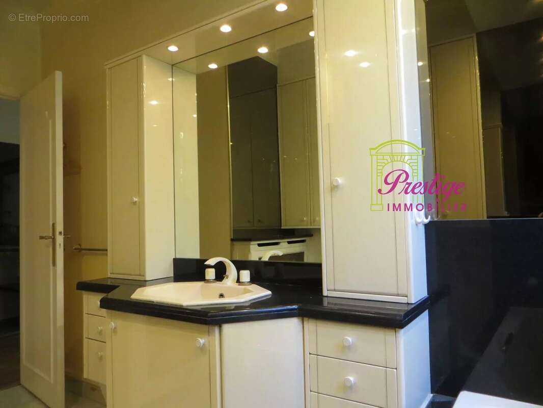 Appartement à LE MESNIL-LE-ROI