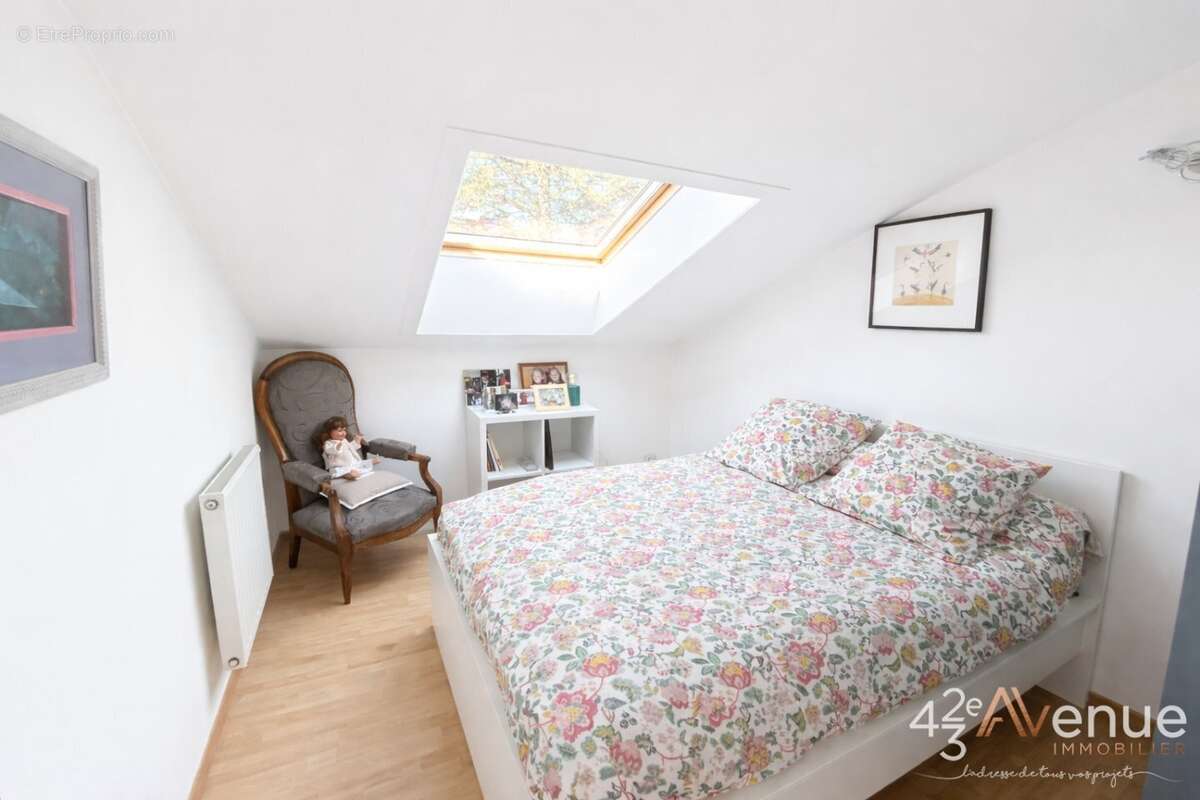 Appartement à SAINT-PRIEST-EN-JAREZ