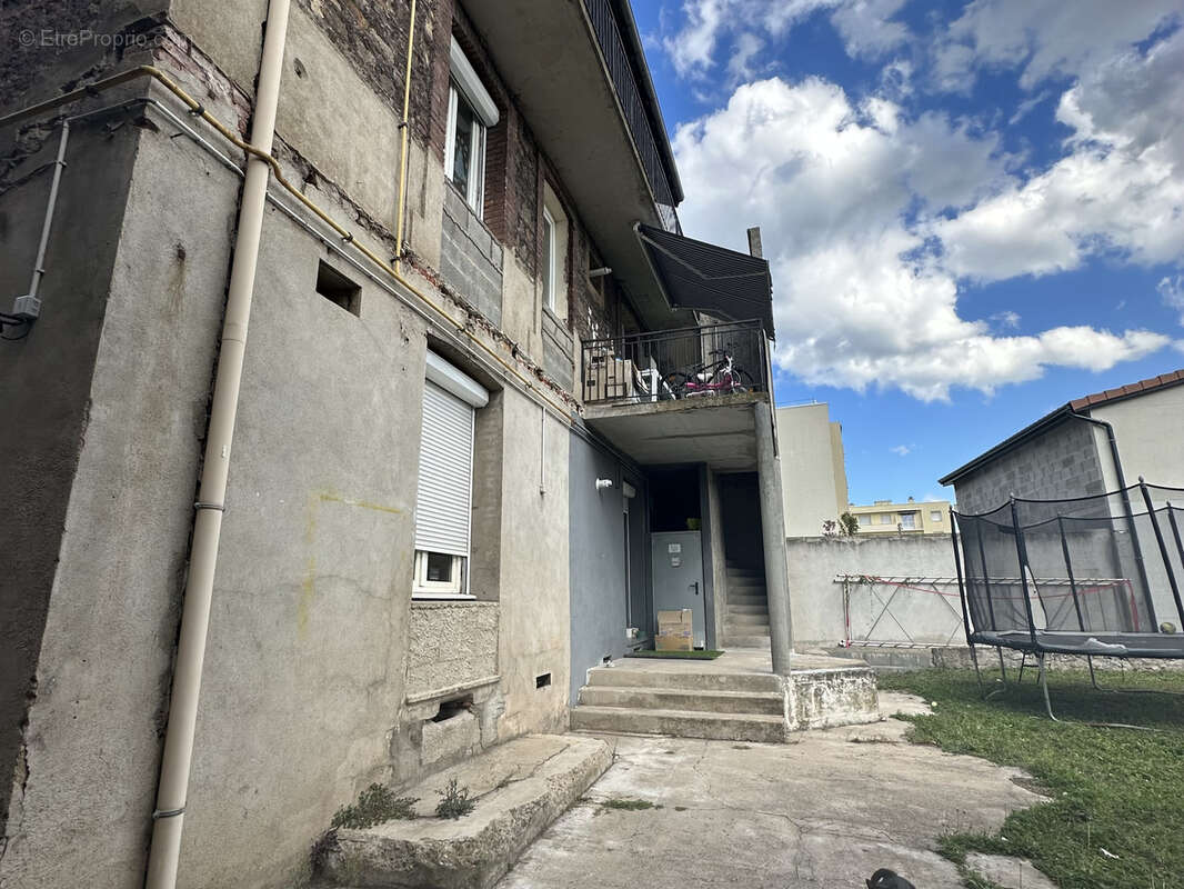 Appartement à LE CHAMBON-FEUGEROLLES