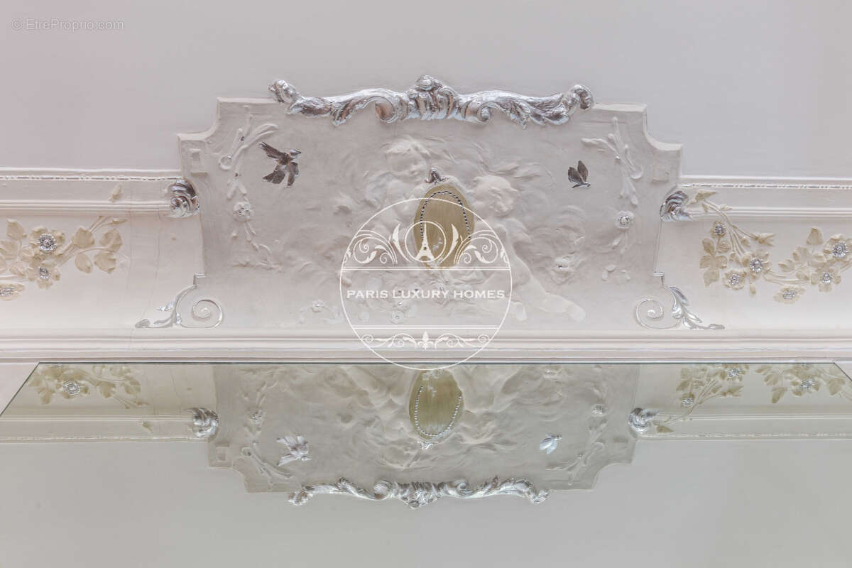 Appartement à PARIS-1E