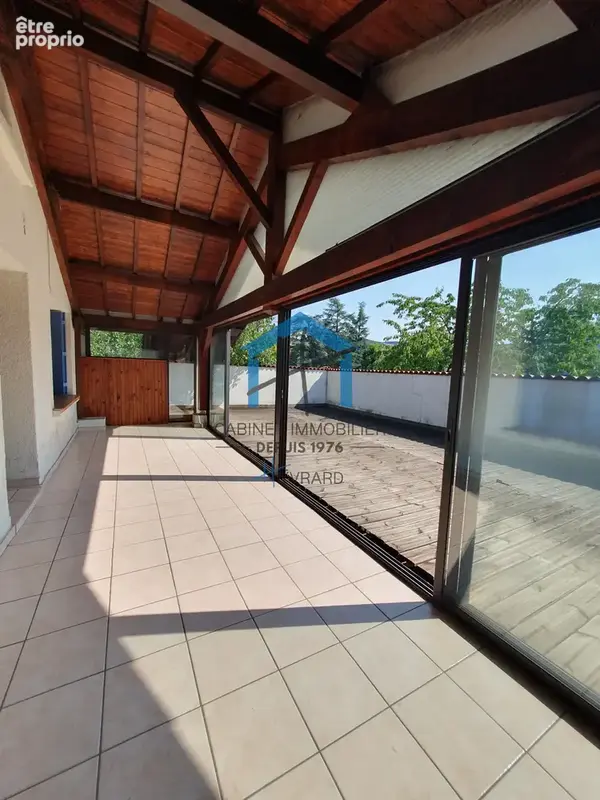 Maison sur sous-sol complet à rénover avec studio indépendant à réhabiliter, garage et terrain de 778 m2. - photo 4