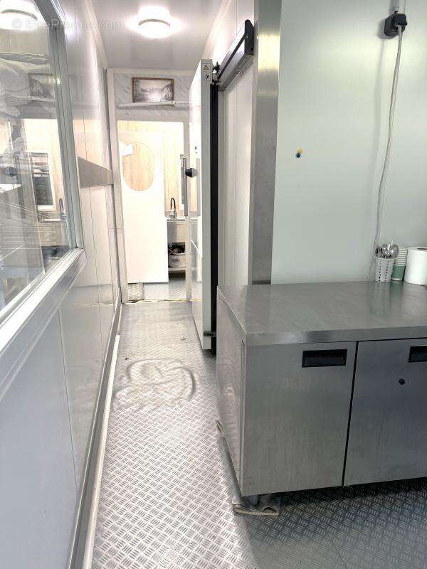 Commerce à CHATEAUNEUF-GRASSE