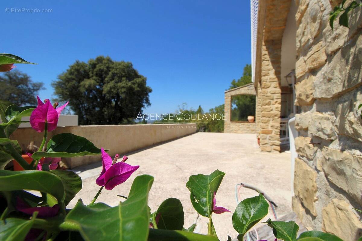 Maison à SAINT-CYR-SUR-MER